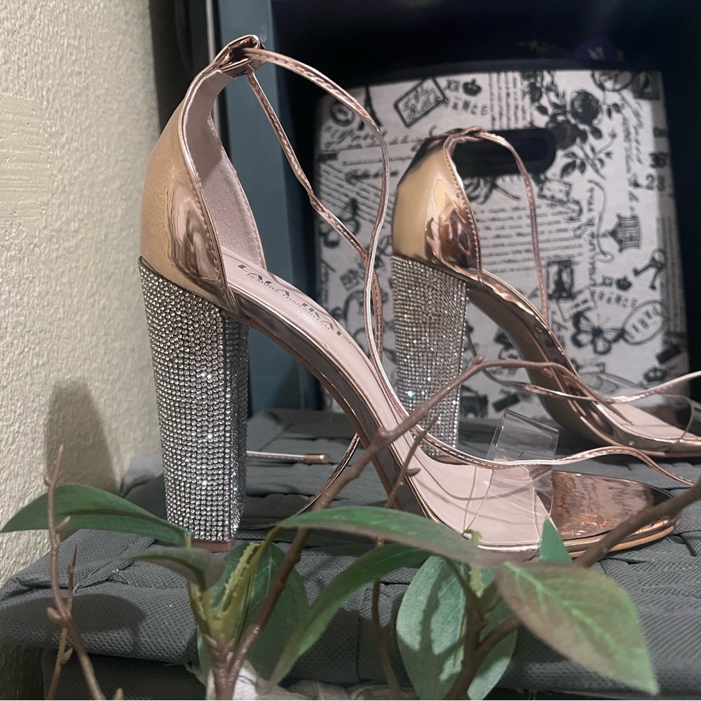 Rose gold high heels 🤩Check out the pretty gems on the heel🫢❤️